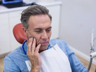 urpi-dental-unhappy-man-having-a-toothache-KHT4GSB urpi-dental-unhappy-man-having-a-toothache-KHT4GSB